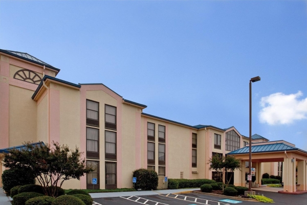 Holiday Inn Express ANDERSON-I-85 (EXIT 27-HWY 81)